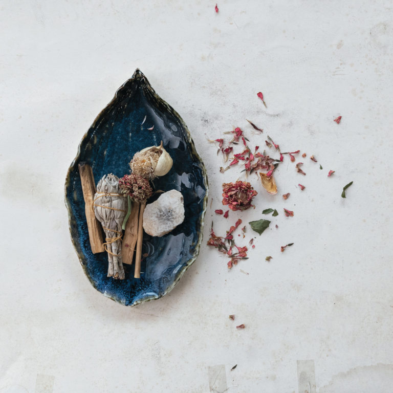 Stoneware Leaf Shaped Plate - Image 3